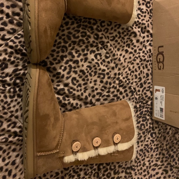 Ugg boots - Picture 6 of 8